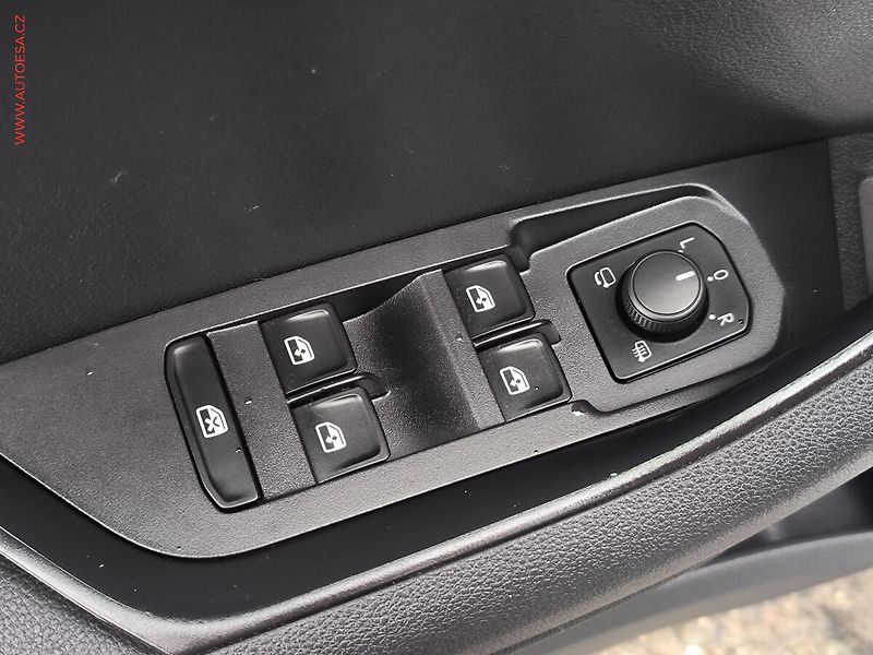 Škoda Karoq (2022) 1.5TSi, 2.maj,ČR, LED, TZ - fotka 24 z 26