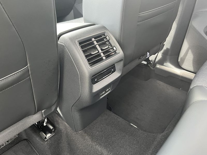 Volkswagen Tiguan People 1,5 TSI 150 kW eHybrid - fotka 20 z 23