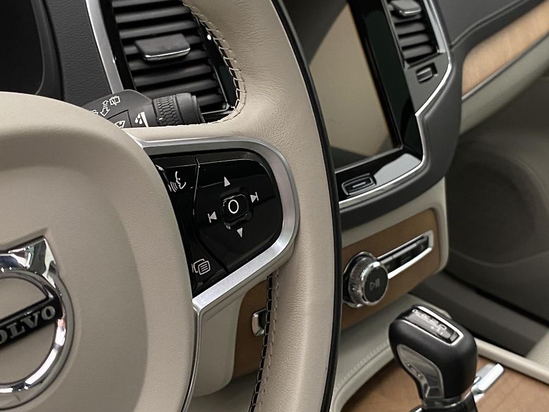 Volvo XC90 D5 AWD INSCRIPTION REZERVACE - fotka 20 z 56