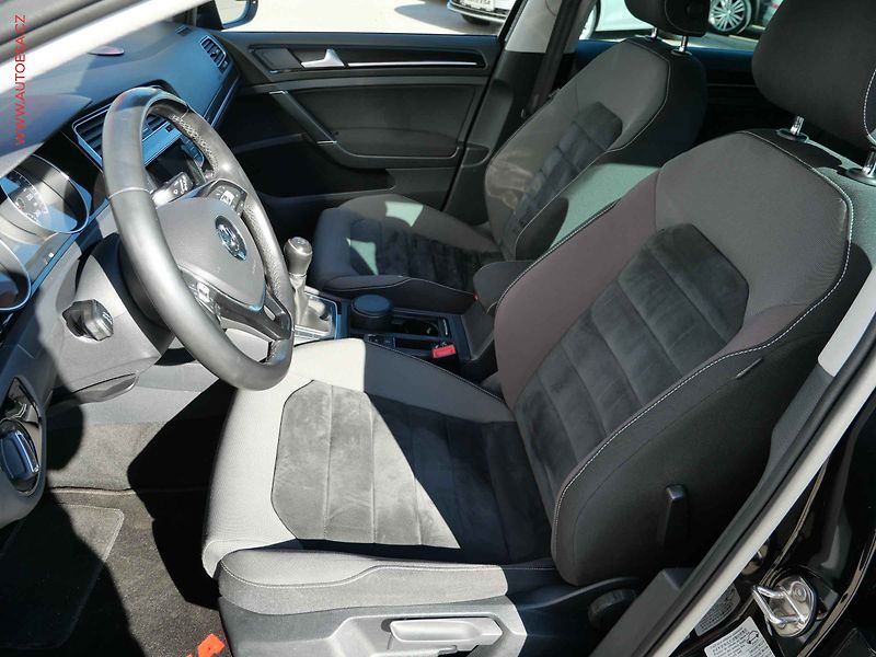 Volkswagen Golf (2015) 2.0 TDi VII, Highline - fotka 9 z 23