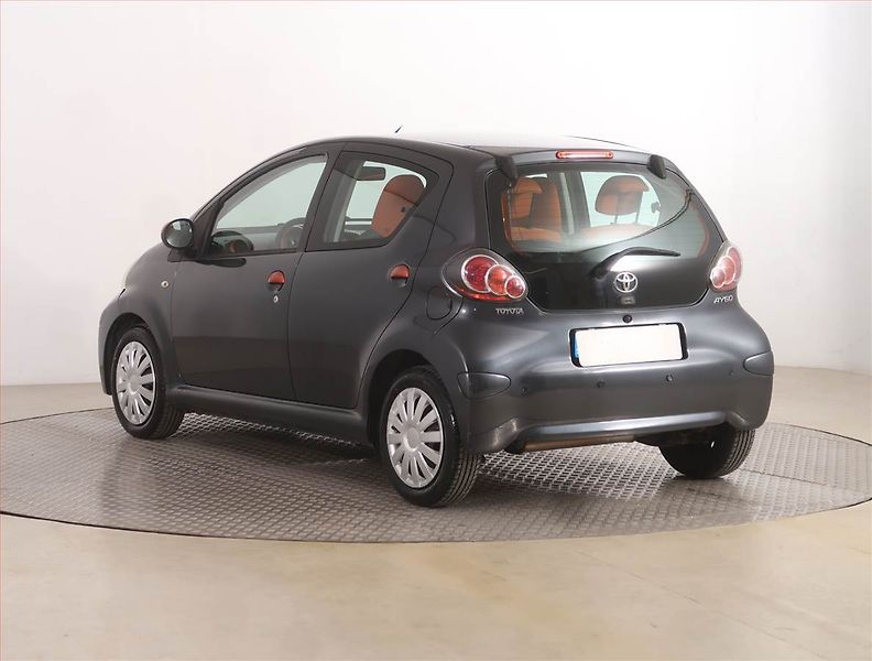 Toyota Aygo (2012) 1.0 VVT-i, Park. senzory - fotka 4 z 14