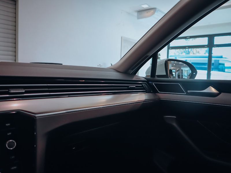 Volkswagen Passat 1.5 TSI 110 kW DSG Elegance - fotka 15 z 28