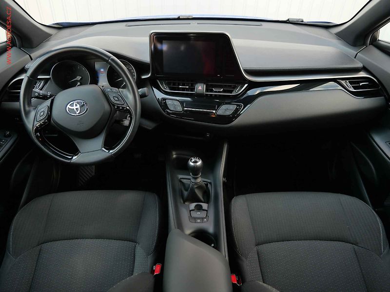 Toyota C-HR (2017) 1.2 T, 1.maj,ČR, Active - fotka 8 z 27