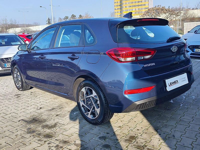 Hyundai i30 1.5i/71kW Comfort 16 - fotka 7 z 29