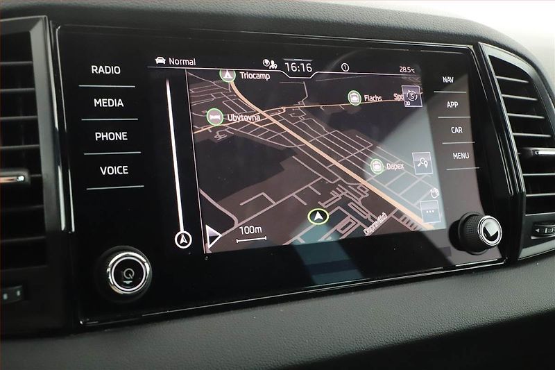 Škoda Karoq (2023) Sportline 1.5 TSI - fotka 16 z 21