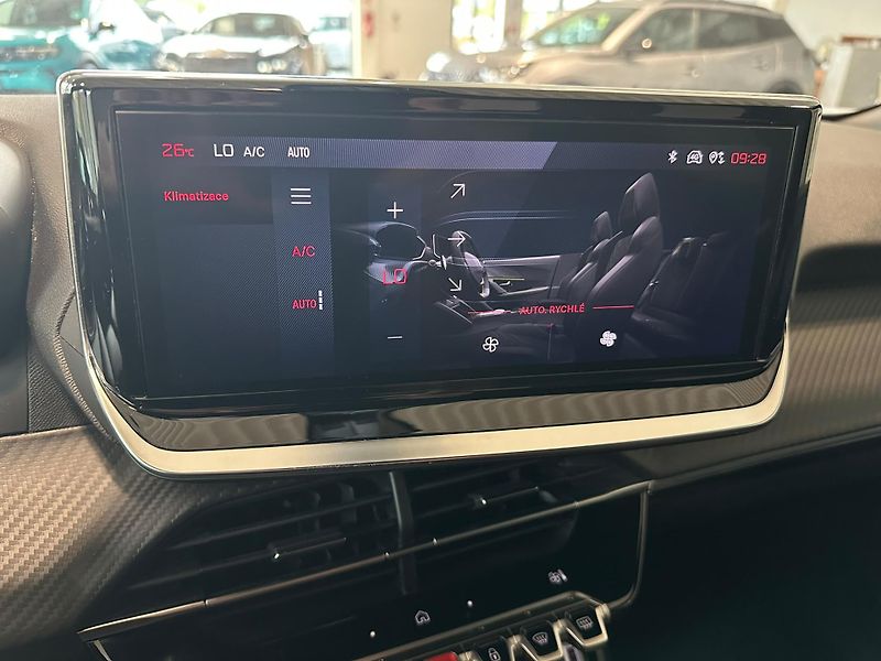 Peugeot 2008 1.2 PureTech,130HP,automat - fotka 12 z 17