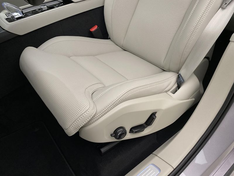 Volvo XC90 (2026) T8 AWD Plug-in BRIGHT PLUS 7m - fotka 32 z 71