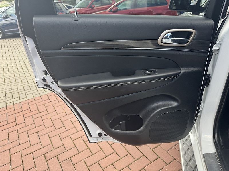 Jeep Grand Cherokee (2014) 3.0CRD Navi Kůže Vzduch Pano - fotka 24 z 50