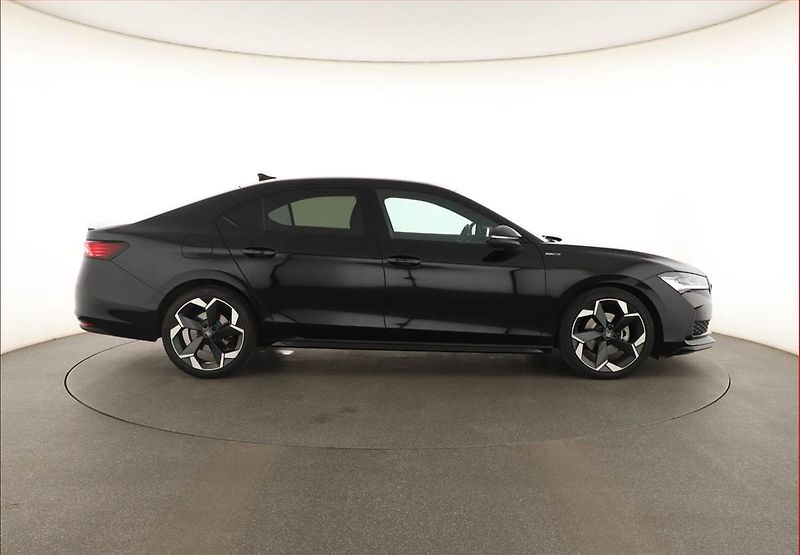 Škoda Superb (2025) 2.0 TDI, SPORTLINE, KEYLESS - fotka 6 z 22