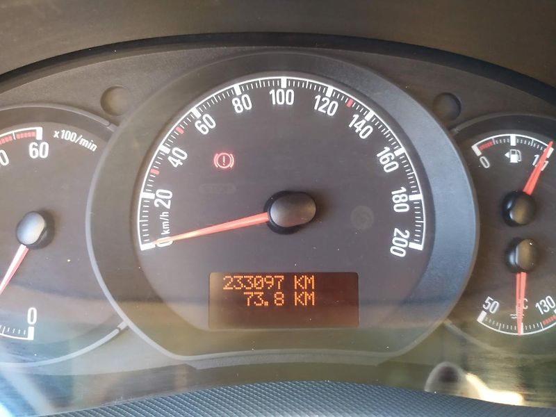 Opel Movano (2012) 2.3 / 92 kW, ČR. 1.maj. - fotka 11 z 19
