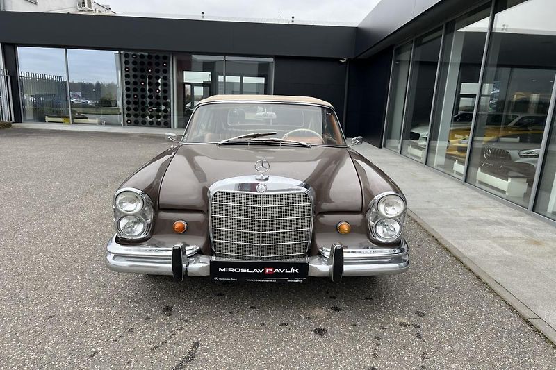 Mercedes-Benz Ostatní 300SE CABRIO - fotka 6 z 17