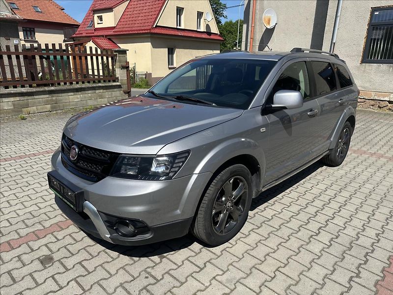 Fiat Freemont 2,0 CROSS 4x4 AUTOMAT - fotka 10 z 32