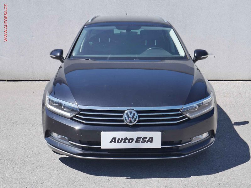Volkswagen Passat (2015) 2.0TDi, LED - fotka 2 z 15