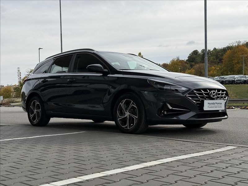 Hyundai i30 1,0 T-GDI DCT  WG Family Smart - fotka 4 z 25
