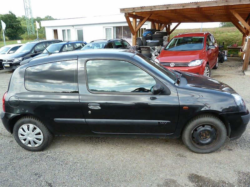 Renault Clio 1,2 16V - fotka 4 z 14