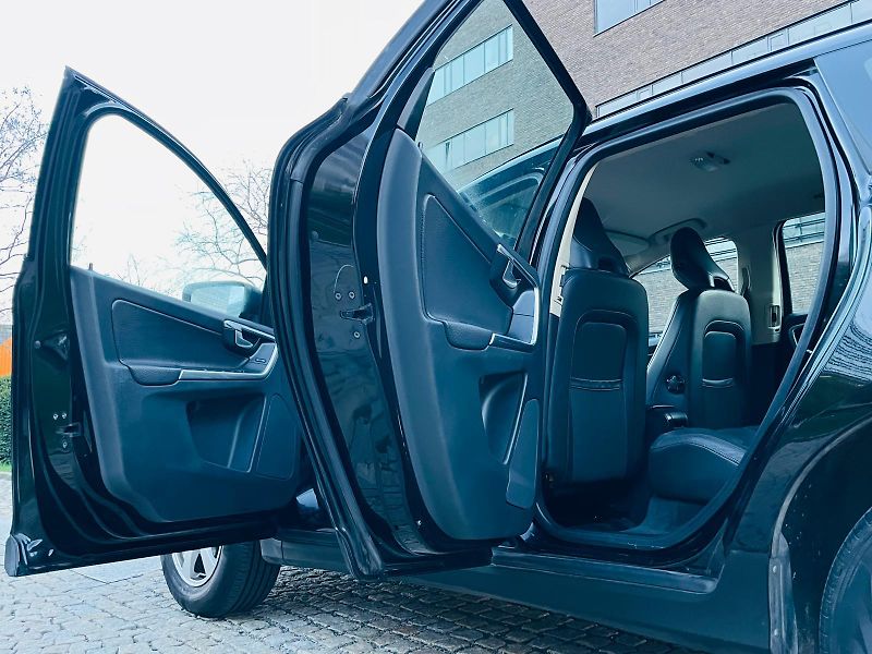 Volvo XC60 2.0D 5VÁLEC AUT VÝHŘEV SENZORY - fotka 23 z 44