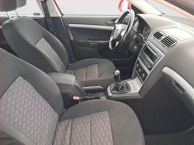 Škoda Octavia (2012) Ambition 1.6 TDI, ČR,1.maj - fotka 9 z 17