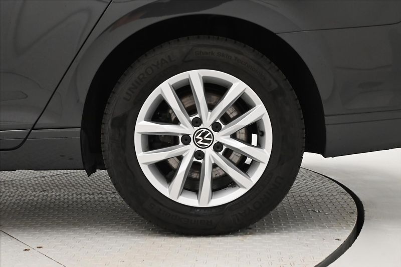 Volkswagen Passat 2,0 TDI 110 kW DSG Business Zá - fotka 31 z 31