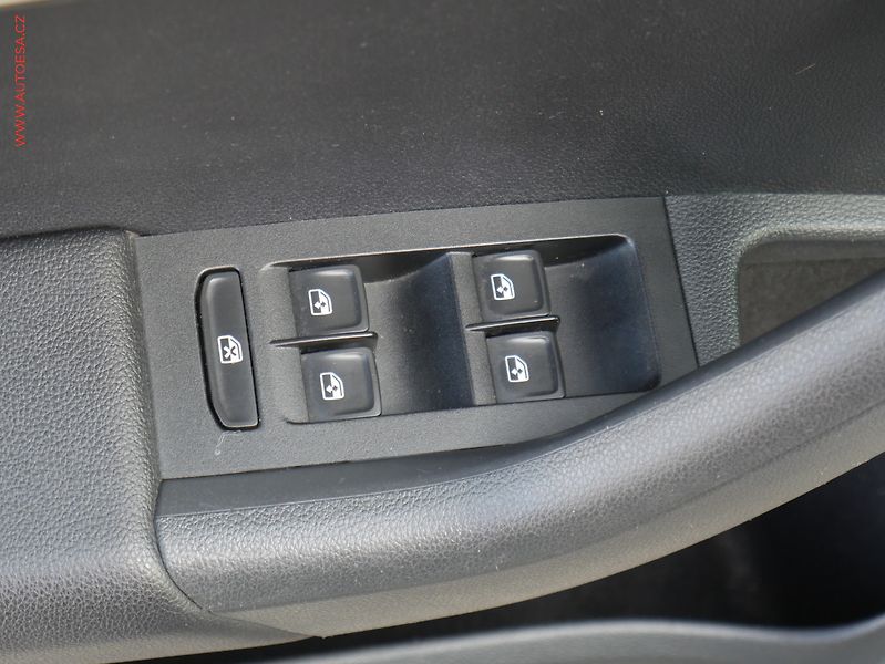 Škoda Octavia (2017) 1.6 TDi, ČR, Style, LED - fotka 11 z 19