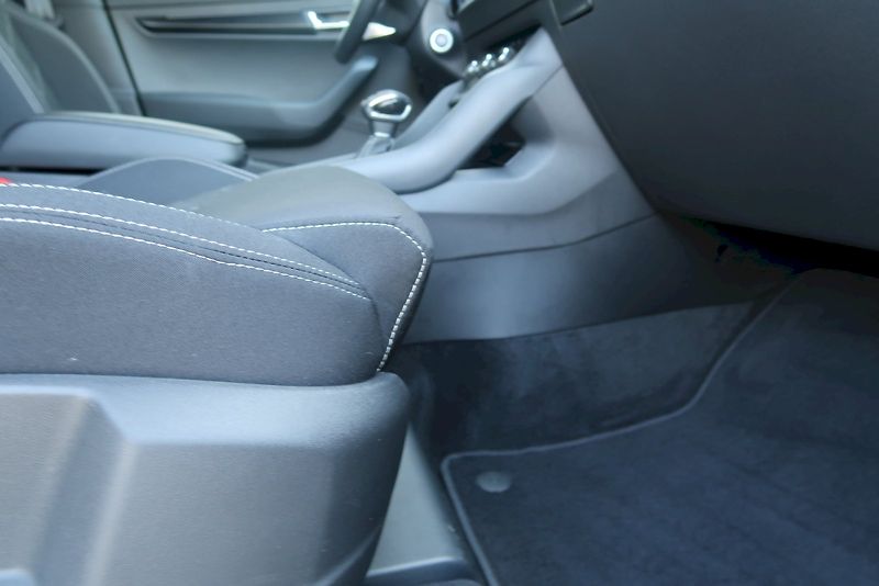 Škoda Karoq (2025) SPORTLINE 1.5 TSI 110 kW DSG - fotka 17 z 29