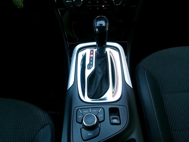 Opel Insignia (2012) 2,0CDTi AC NAVI TEMP AUT - fotka 24 z 28