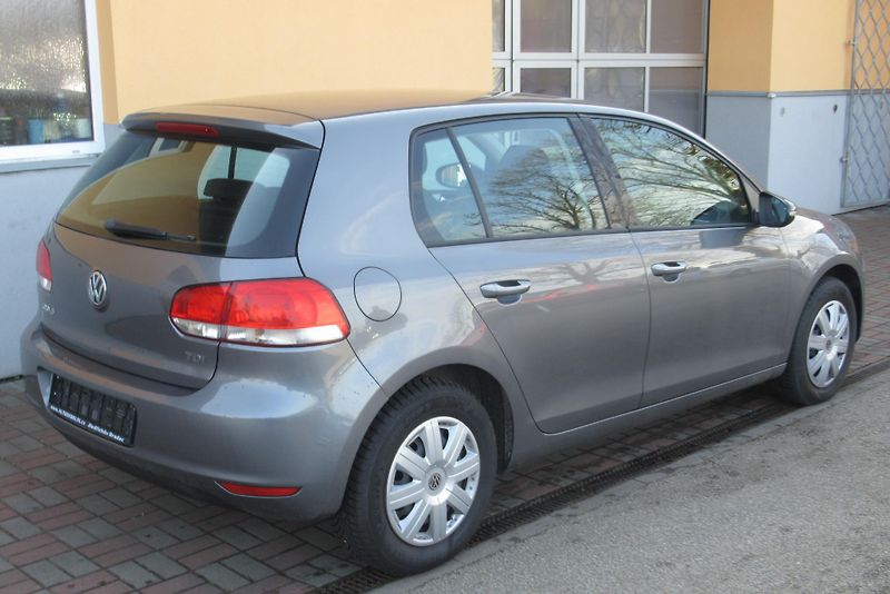 Volkswagen Golf 1.6 TDi KLIMA XENONY - fotka 5 z 19