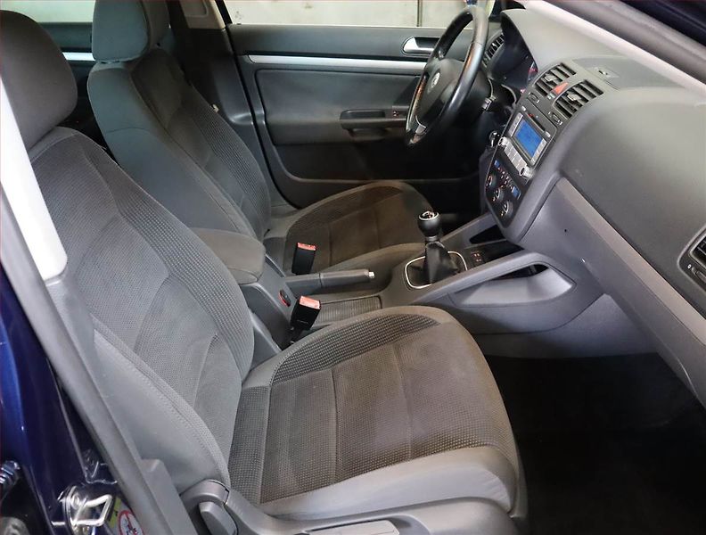 Volkswagen Golf (2008) 1.4 TSI, Tempomat - fotka 9 z 20