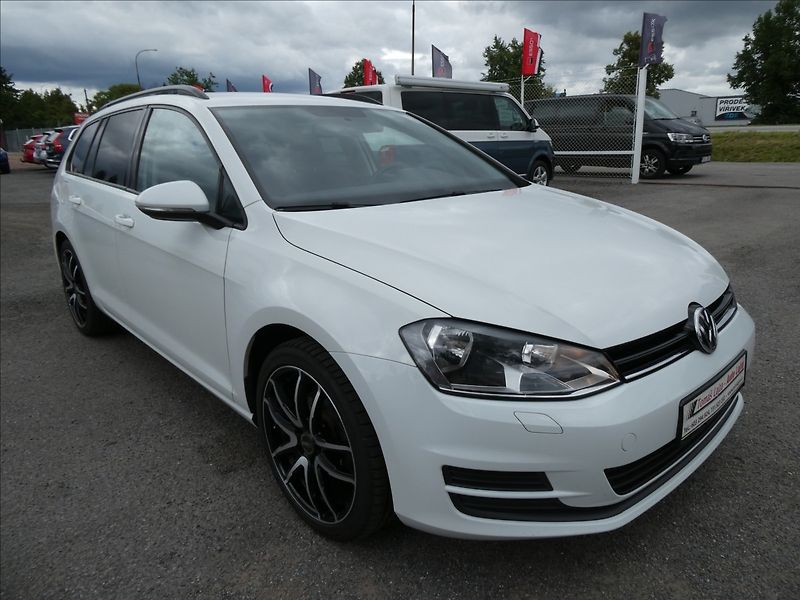 Volkswagen Golf 1,2 TSi 81kW 2x kola, serviska - fotka 1 z 54