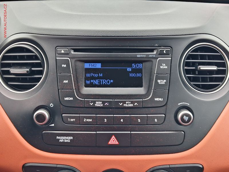 Hyundai i10 (2014) 1.0 i, ČR, AC, temp - fotka 12 z 15