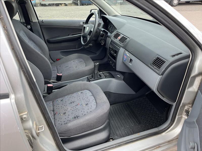 Škoda Fabia 1,4 MPi ALU STK 5/2028 - fotka 10 z 25