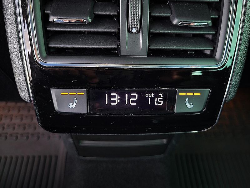 Škoda Superb 2.0 TSI 162kW DSG STYLE+ - fotka 15 z 48