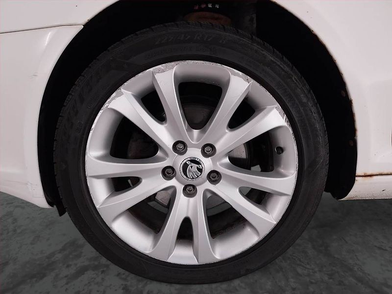 Škoda Octavia (2011) Elegance 2.0 TDI, 4X4 - fotka 15 z 18