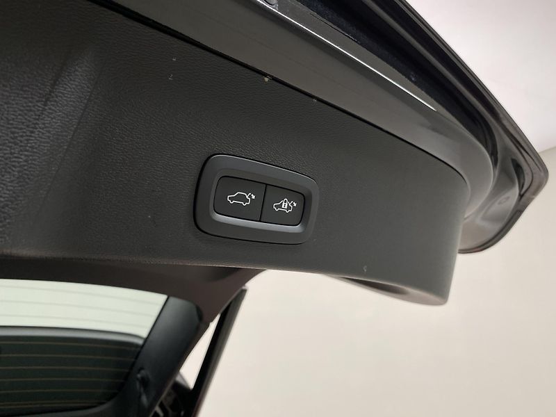 Volvo XC40 (2026) B3 AUT DARK PLUS - fotka 19 z 60