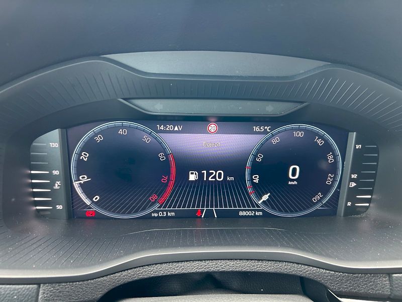 Škoda Karoq (2022) Style PLUS 1.5 TSI 110 kW - fotka 18 z 35