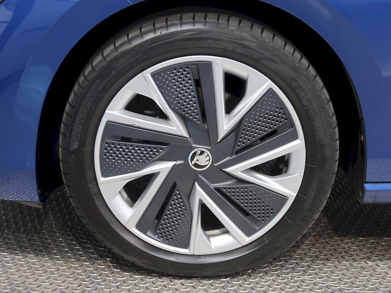 Škoda Superb (2024) SELECTION 2.0TDI 110KW DSG PAN - fotka 12 z 42