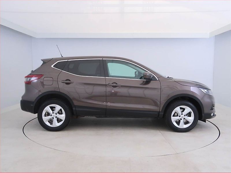 Nissan Qashqai (2020) Acenta 1.3 DIG-T, Serv.kniha - fotka 6 z 16