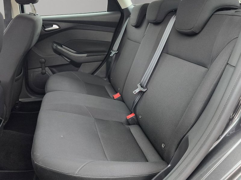 Ford Focus (2017) TREND 1.0 92 kW, ČR, Winter Sa - fotka 18 z 19