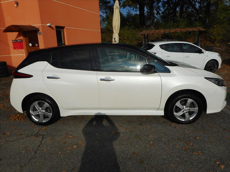 Nissan Leaf 0,0 N-Connecta - fotka 4 z 27