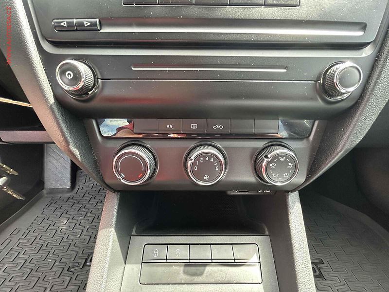 Škoda Octavia (2014) 1.2 TSI, ČR, servis.kniha, AC - fotka 14 z 16