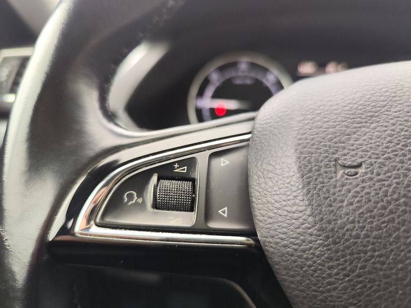 Škoda Superb 2.0 TDI/110kW Ambition Plus DS - fotka 25 z 33