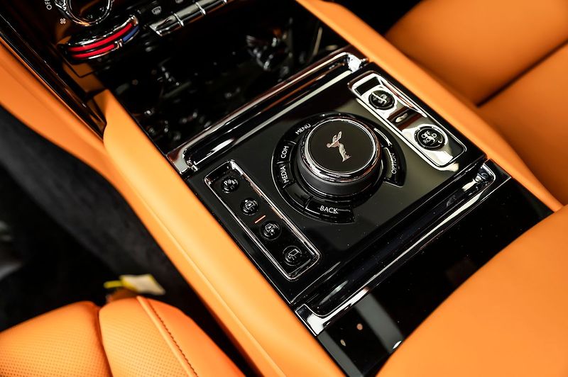 Rolls-Royce Cullinan Black Badge - fotka 17 z 25