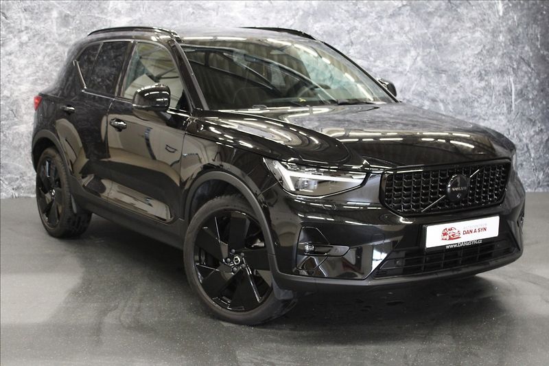 Volvo XC40 2,0 B4 Black e. ultra AT 2025 - fotka 2 z 24