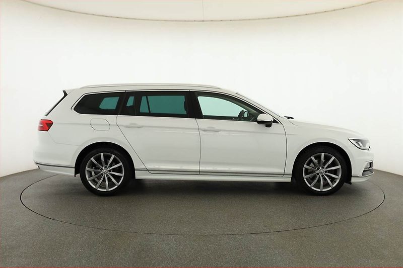 Volkswagen Passat (2018) R-Line 2.0 TDI, Automat, Kůže - fotka 6 z 21
