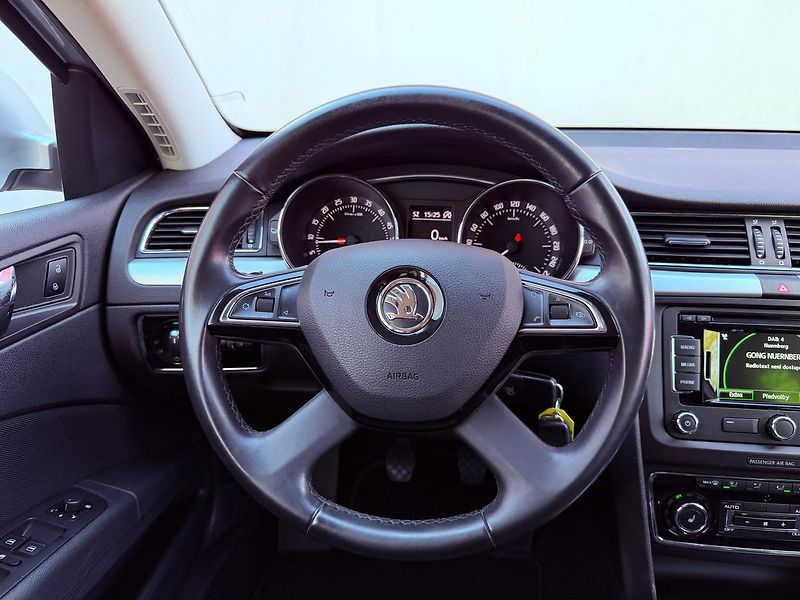 Škoda Superb 2.0 TDi Best of, Navi, 132 tkm - fotka 18 z 29