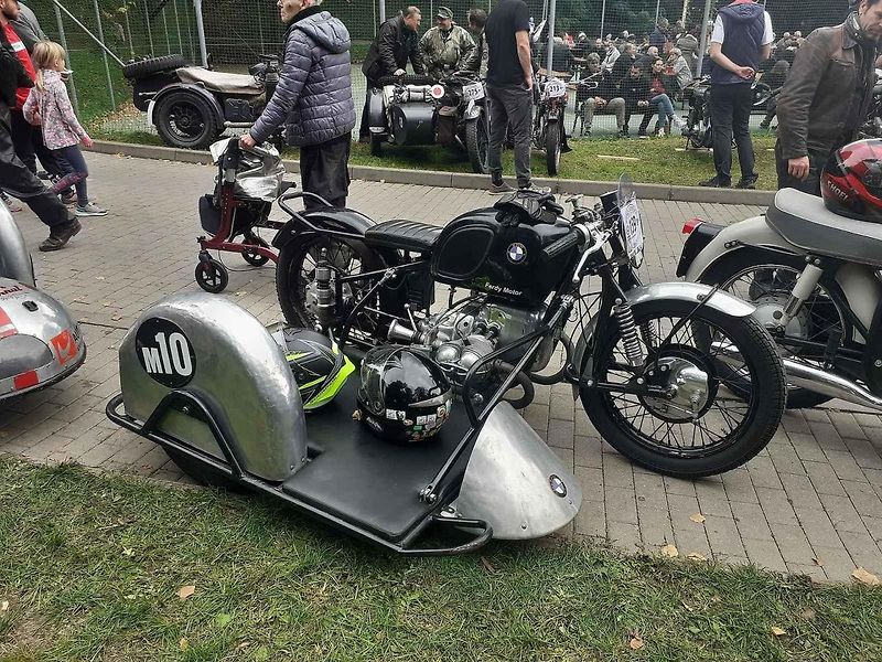 Milovníci historických automobilů i motocyklů si první říjnovou sobotu přišli na své při tradičním závodu Brno-Soběšice.