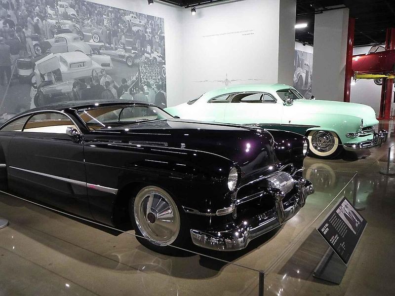Legendární automobil nazvaný CadZZilla letos slaví 35 let své existence. V současnosti je vystaven v Petersen Automotive Museum v Los Angeles.