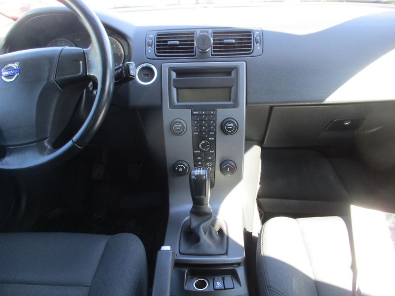 Volvo V50 (2006) combi 1,6 D - fotka 6 z 10