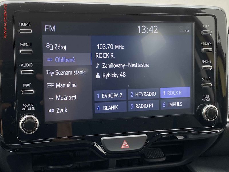Toyota Yaris Cross (2022) 1.5 VVT-i, 1.maj,ČR, Dynamic - fotka 18 z 20