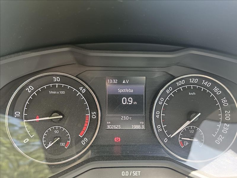 Škoda Superb 2,0 TDi  Ambition - fotka 23 z 23