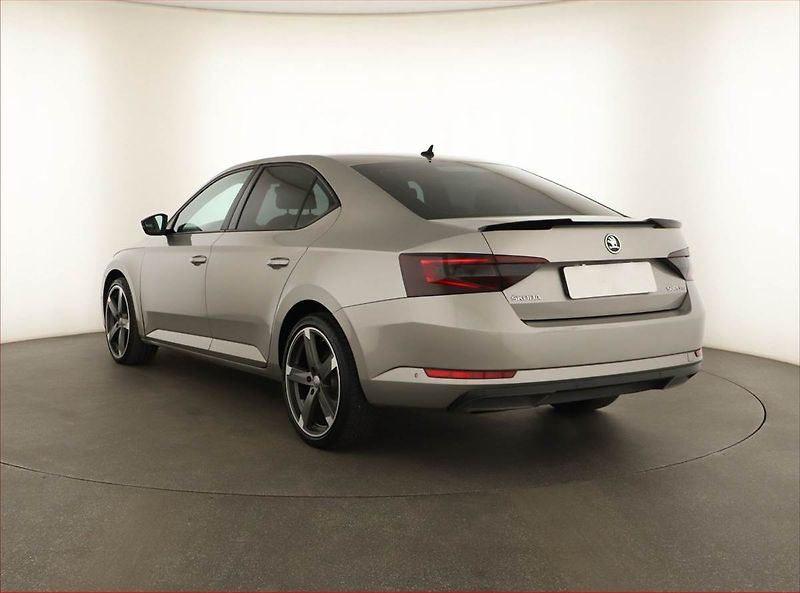 Škoda Superb (2015) 2.0 TDI, Automat, Navi - fotka 4 z 16